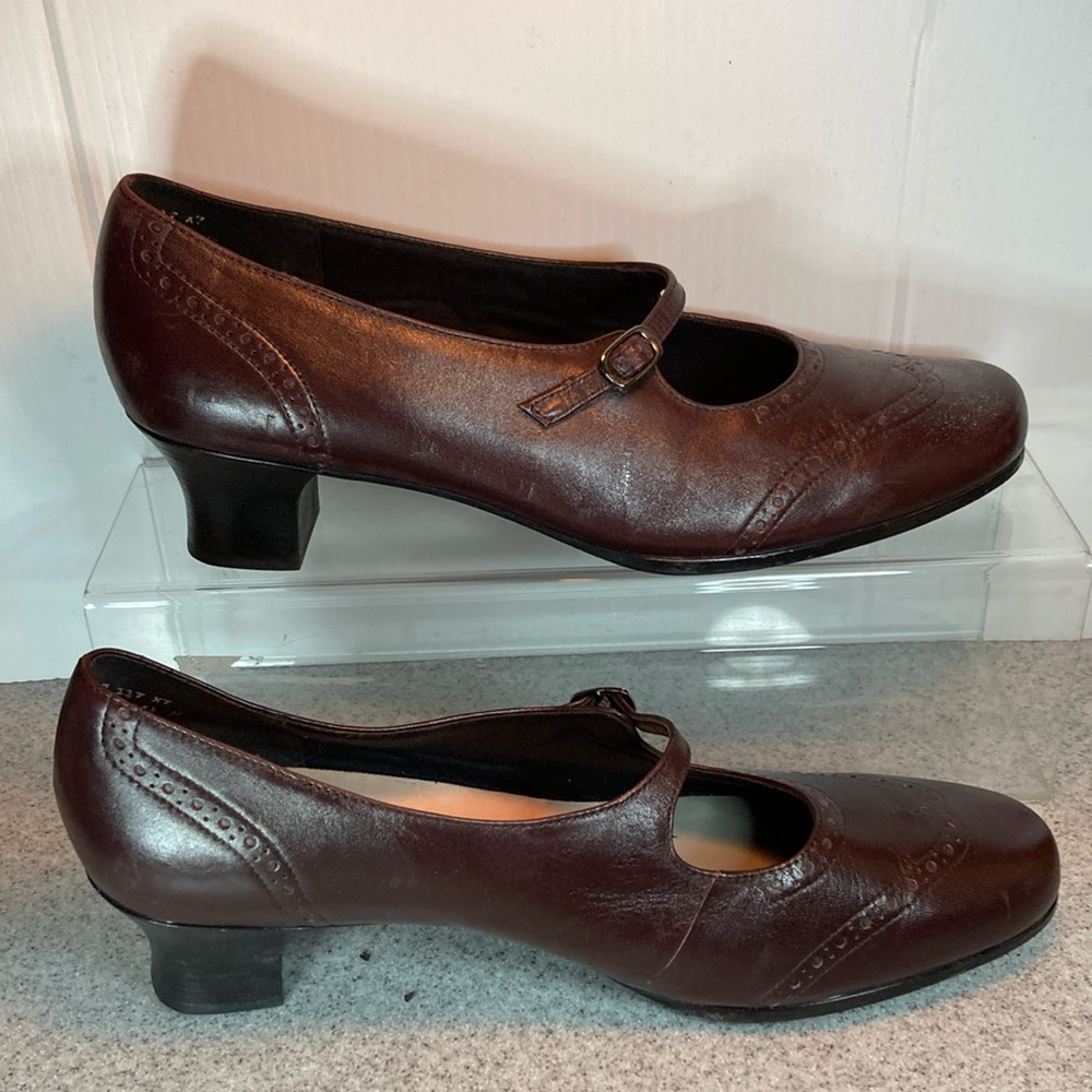 13W‎ Munro Cabernet Maryjane wing tips. Missing insole. Excellent condition 2
